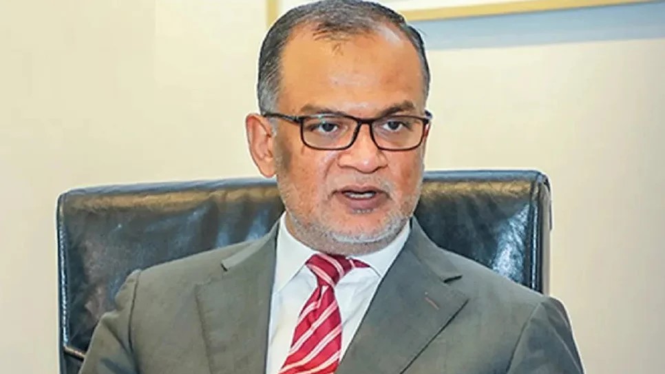 শাহজালাল বিমানবন্দরে আগুন: রাতের মধ্যে ফ্লাইট চালুর আশা উপদেষ্টার